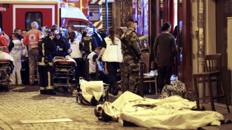 Παρίσι: 153  νεκροί και 200 τραυματίες 