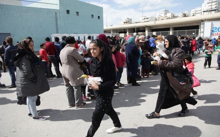 3.000 μετανάστες και πρόσφυγες φιλοξενούνται στην πέτρινη αποθήκη του ΟΛΠ