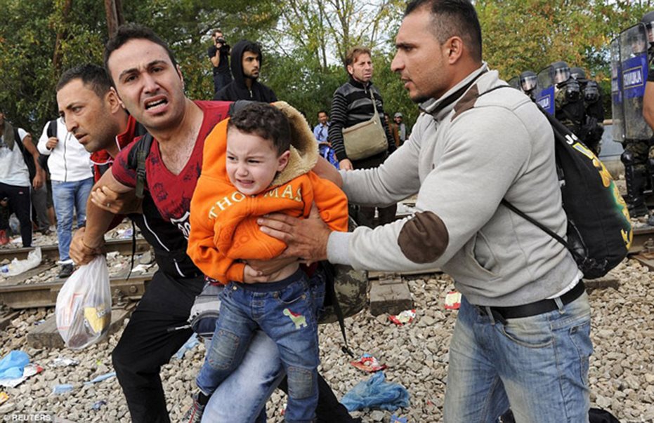 Διαστάσεις μείζονος διπλωματικού θέματος από Σκόπια για τη μαζική εισβολή προσφύγων στο έδαφος της ΠΓΔΜ